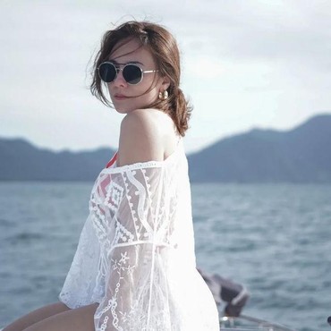 Pantas Berondong Kepincut, Wulan Guritno Tampil Memukau dalam Balutan Bikini