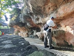 Air Suci di Gua Puhsarang Kediri yang Dinilai Punya Banyak Khasiat