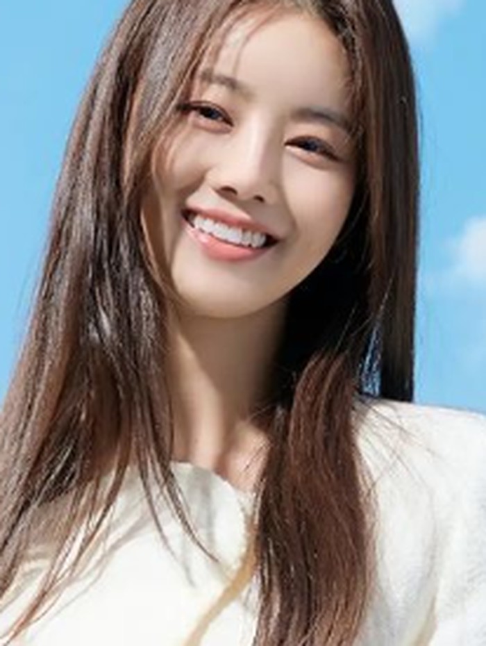 Hal tersebut terpaksa Lee Ga Ryeong lakukan pada awal kariernya sebagai fashion model. Setelah menjadi aktris, ia tidak bisa langsung mengganti tahun lahirnya karena tidak memiliki agensi atau belum tergabung di suatu agensi saat itu./ foto: instagram.com/viollet1002