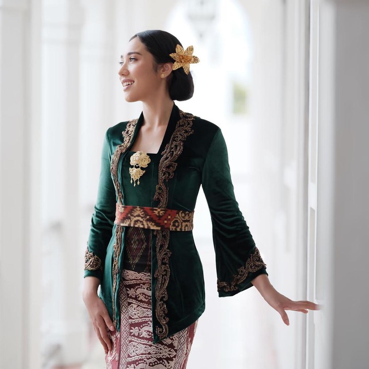 <p>Laksmi diketahui merupakan anak ketiga dari empat bersaudara dan memiliki darah blasteran Indonesia-Australia, Bunda. (Foto: Instagram @laksmideneefe)<br /><br /><br /></p>