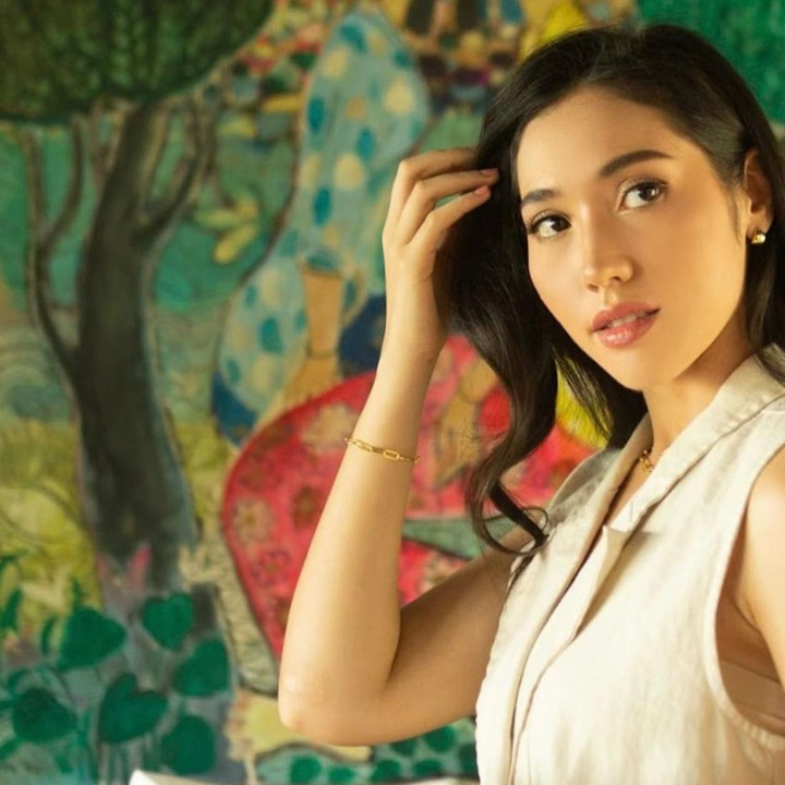 <p>Berhasil mendapatkan gelar Puteri Indonesia 2022, Laksmi menjadi wanita Bali pertama yang menjuarai gelaran Puteri Indonesia nih, Bunda. (Foto: Instagram @laksmideneefe)<br /><br /><br /></p>
