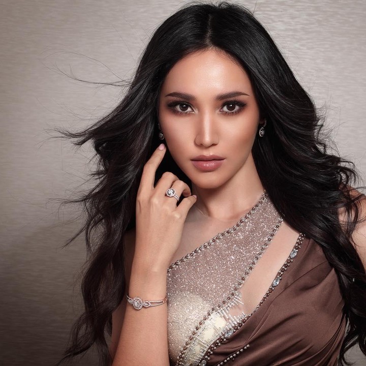 <p>Diketahui, Laksmi meraih prestasi akademik Polimoda Bachelor of Fashion Business <em>cum laude</em> 2020. Selain itu, ia juga sering terlibat dalam berbagai aktivitas. (Foto: Instagram @laksmideneefe)<br /><br /><br /></p>