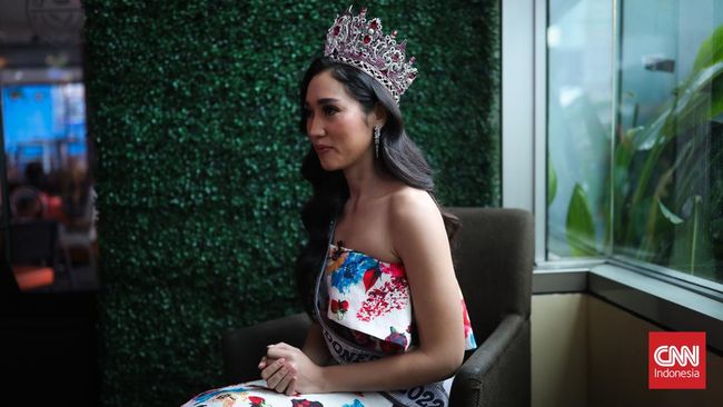 Puteri Indonesia 2022 Laksmi De Neefe Suardana akan mewakili Indonesia di ajang Miss Universe 2022. Di ajang itu, ia akan membawakan kostum bertema pinisi.