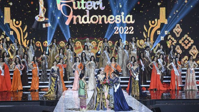 Ajang kecantikan Puteri Indonesia 2022 telah digelar di Jakarta Convention Center, Senayan, Jumat (27/5). Berikut daftar pemenangnya.