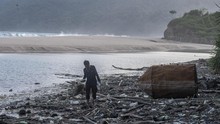 FOTO: Sampah Plastik Tutupi 'Kecantikan' Pantai Ujung Kulon