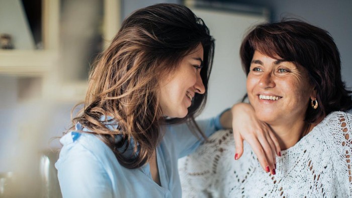 5 Cara Membangun Komunikasi yang Baik dengan Mertua, Calon Pengantin Siapkan Catatan!