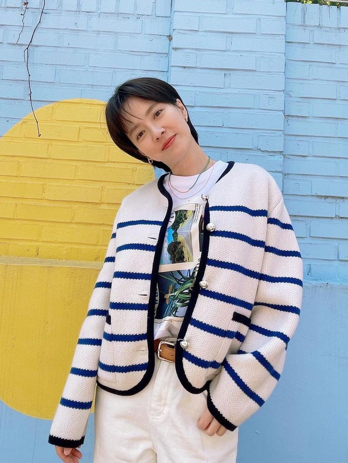 Song Ji Hyo mengubah penampilan dari feminim ke tomboy. Ji Hyo pertama kali muncul dengan rambut pendek lewat Running Man. Sempat dikritik, siapa sangka model rambut Ji Hyo populer dan jadi trend./ Foto: instagram.com/my_songjihyo