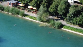 Kenapa Sungai di Swiss Termasuk Aare Berwarna Hijau Kebiruan?