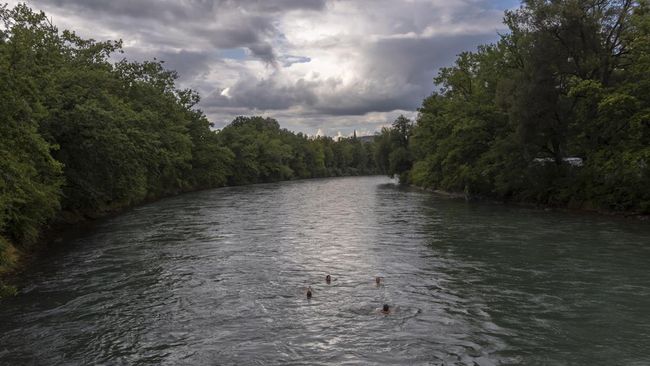 Berapa Meter Kedalaman Maksimal Sungai Aare di Swiss? Sungai Aare di Swiss merupakan salah satu destinasi wisata yang menarik perhatian turis lokal dan mancanegara.