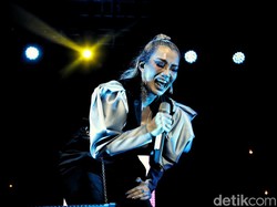 Aksi Panggung Reza Artamevia Bikin Heboh Penonton BNI Java Jazz Festival 2022