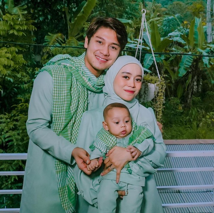 <p>Lesti dan Rizky Billar sering banget membagikan perkembangan buah hatinya di media sosial. Pasangan muda ini juga kerap mengunggah potret sang putra. (Foto: Instagram @lestykejora/ @rizkybillar)</p>