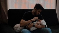 <p>Bryan dan Faradilla telah mengumumkan nama sang putra. Pasangan ini menyematkan nama Arash D Alghifary.</p>