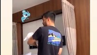 <p>Faradilla sendiri belum banyak membagikan momennya saat bersama sang buah hati. Ia hanya berbagi aktivitas suami yang terlihat sibuk mengasuh baby Arash. (Foto: Instagram @faradillayoshi/ @bryanmckenziee)</p>