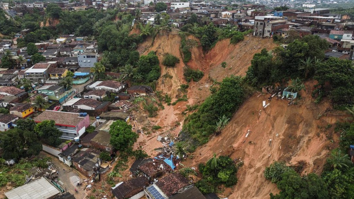 FOTO: Duka Brasil Usai Hujan dan Longsor Tewaskan 35 Orang