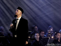 Momen Kocak Ahmad Dhani Lupa Lirik di Panggung Java Jazz Festival