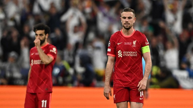 Liverpool resmi meluncurkan jersey tandang baru untuk musim 2022/2023 dengan desain baru yang unik, Selasa (12/7) namun coraknya agak membuat pusing mata.