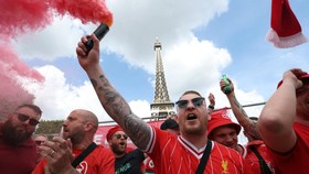 Viral 50 Ribu Fan Liverpool Serbu Paris Jelang Final Liga Champions