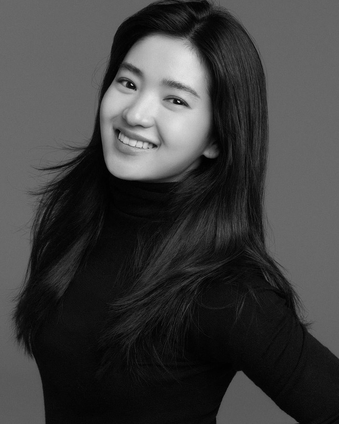Mengikuti kesuksesan besar yang diraih setelah drama ‘Twenty-Five, Twenty-One’, Management MMM selaku agensi dari Kim Tae Ri merilis foto profil terbaru dari sang aktris pada bulan April lalu./ Foto: instagram.com/management_mmm
