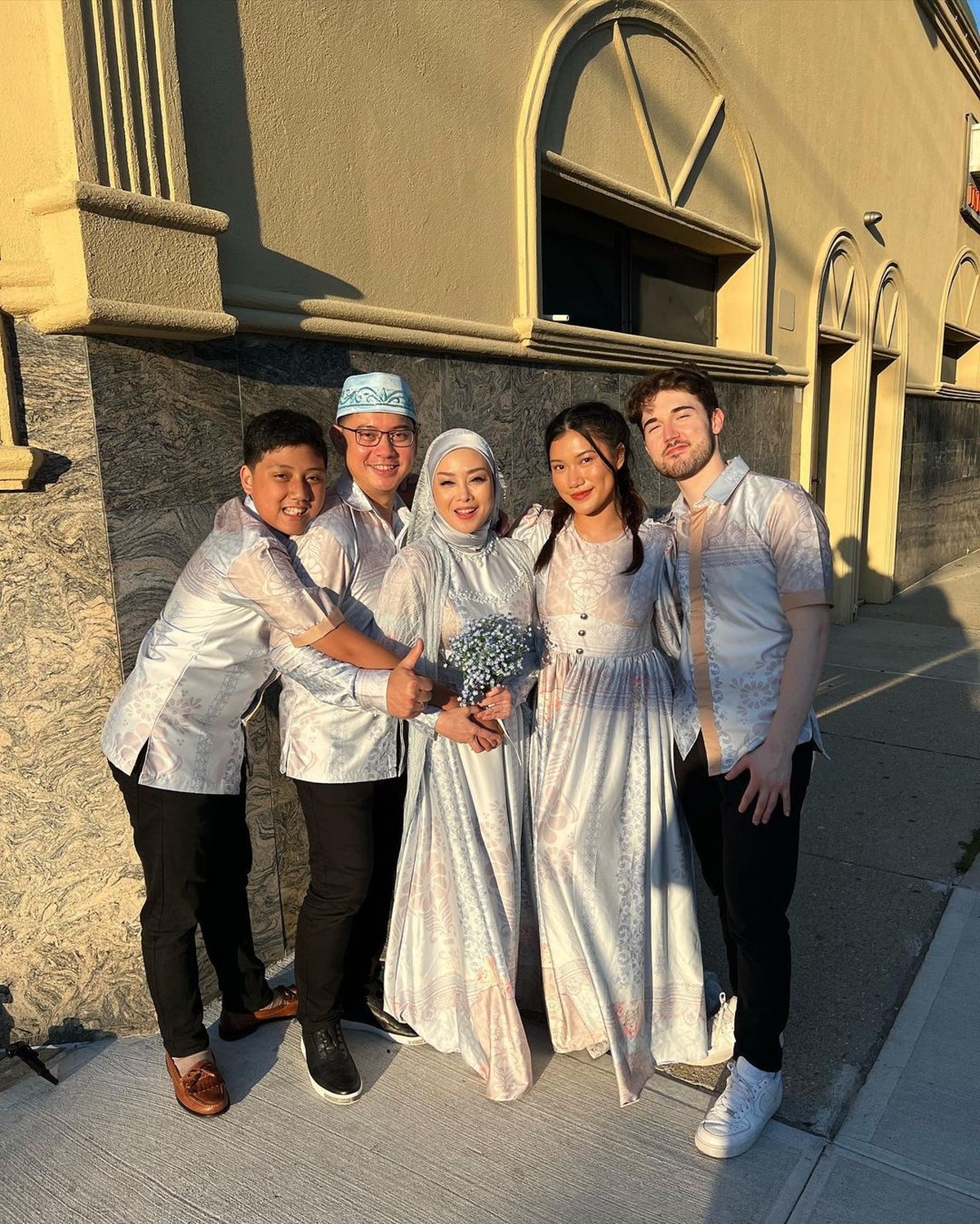 Momen Pernikahan Terry Putri dan Derly Darmawan