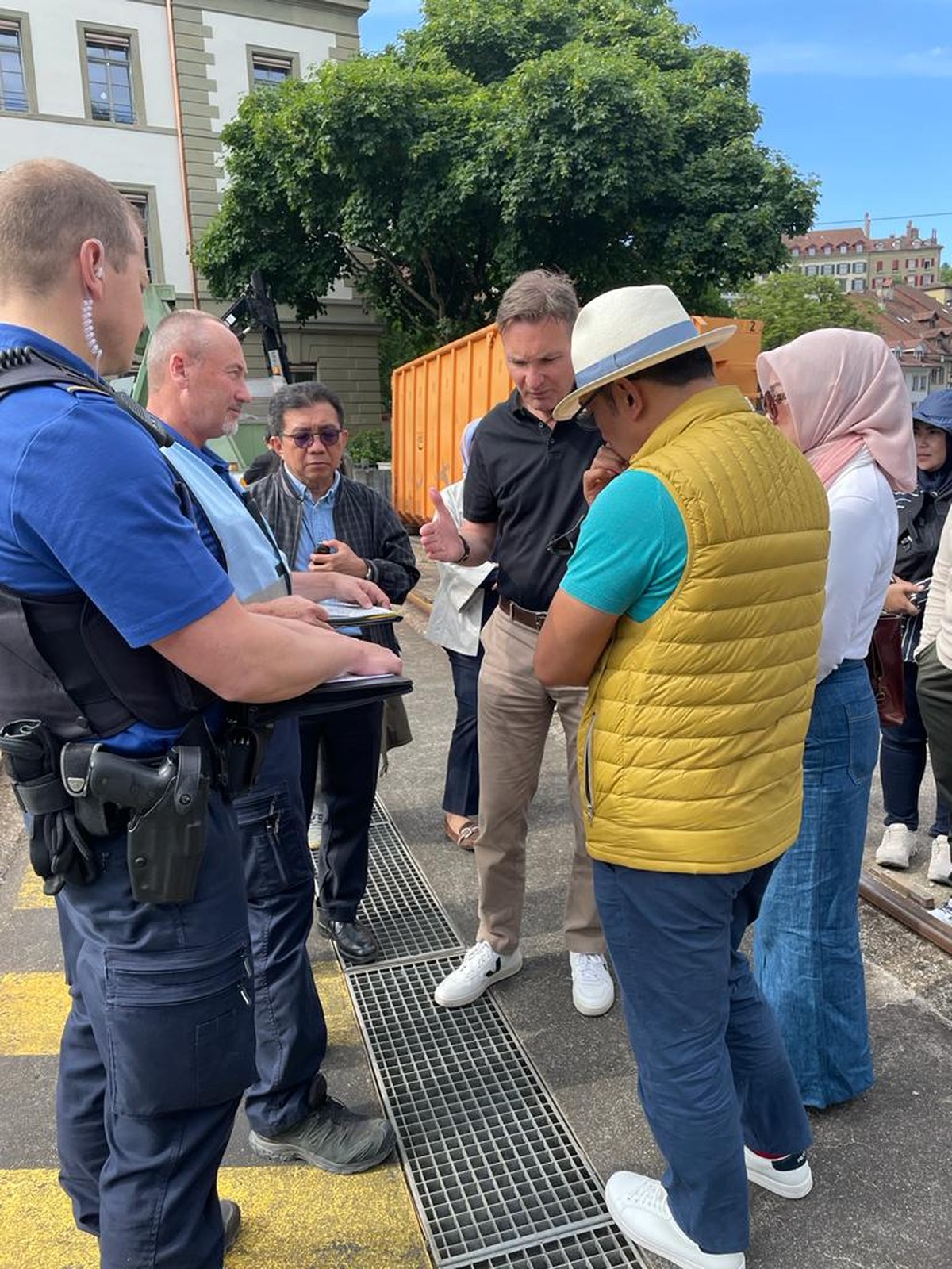 Ridwan Kamil bertemu Kepala Polisi Maritim Urs K&auml;ller dan Kepala Polisi Regional Thomas M&uuml;ller saat proses pencarian Eril &lpar;Foto diambil dari situs resmi Kemlu RI kemlu&period;go&period;id&rpar;