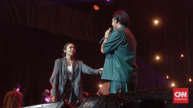Mahalini dan Rizky Febian yang sama-sama menjadi bintang tamu Sinergi Fest di Bali batal manggung karena beberapa alasan.