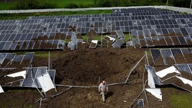 FOTO: Rudal Rusia Hantam PLTS di Kharkiv, Ukraina