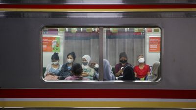 Menhub Sebut KRL Bekasi-Cikarang Bisa Beroperasi Siang Ini