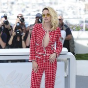 Berani Beda, Kristen Stewart Hadirkan Gaya yang Nyentrik di Festival Film Cannes 2022