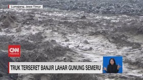 VIDEO: Truk Terseret Dahsyatnya Banjir Lahar Gunung Semeru