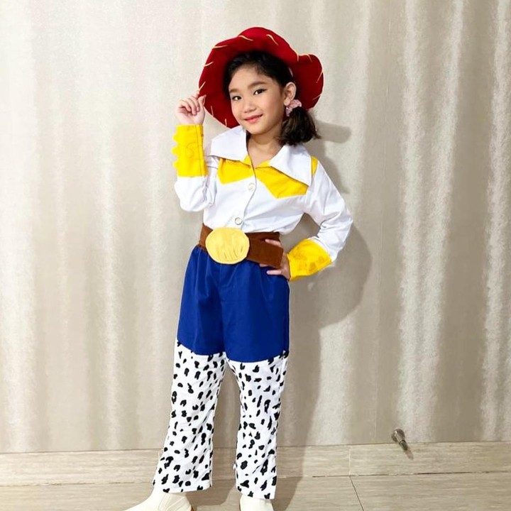 <p>Bilqis Khumairah Razak atau yang memiliki panggilan sayang Iqis dari sang Bunda ini lahir pada 23 Desember 2013. Di usianya yang genap 8 tahun ini, Bilqis selalu ramai pujian dari netizen karena gaya berpakaiannya. (Foto: Instagram @ayutingting92)</p>