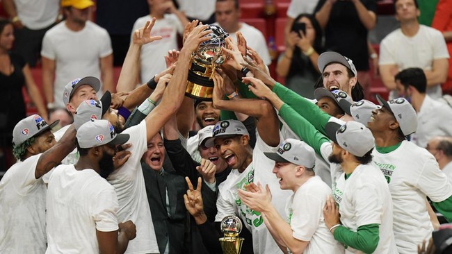 Final NBA musim ini akan mempertemukan Boston Celtics vs Golden State Warriors. Final NBA bakal dimulai pada Kamis (2/6) waktu setempat.