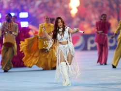 7 Style Berani Camila Cabello di Pembukaan Final Liga Champions 2022