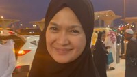 <p>Semoga Donna Harun dan Ricky Harun diberikan kelancaran selama menjalankan ibadah umrah dan selamat sampai kepulangannya ke Indonesia ya, Bunda! (Foto: Instagram: @rickyharun)</p>