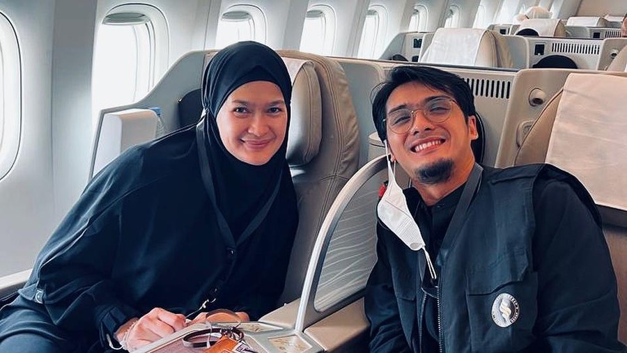 Donna dan Ricky Harun Tunaikan Ibadah Umrah
