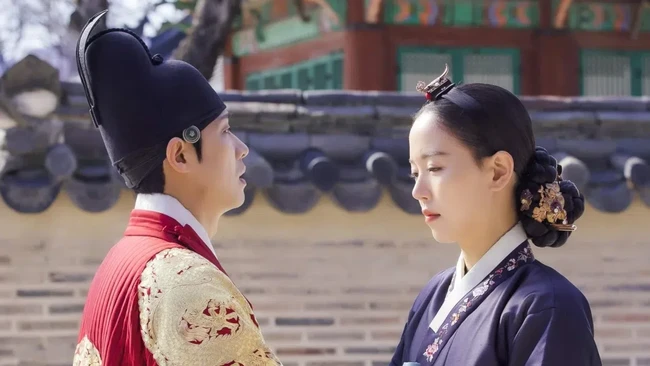 Sinopsis Bloody Heart, Ambisi Lee Joon sebagai Raja Sinopsis Bloody Heart mengisahkan ambisi dari karakter Lee Joon sebagai raja. Bloody Heart tayang setiap Senin dan Selasa.