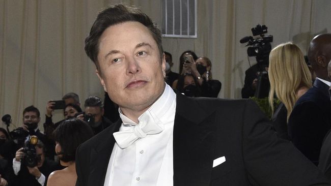 CEO Tesla Elon Musk memamerkan robot pintar atau humanoid yang diberi nama Optimus dalam ajang Tesla AI Day 2022