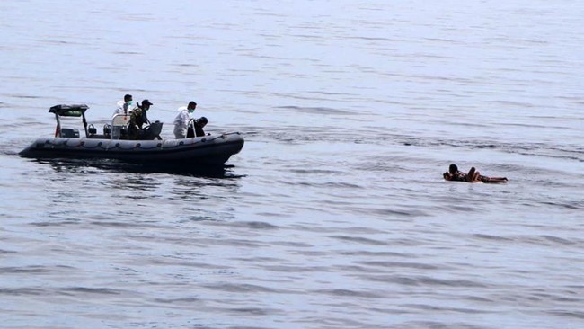 Kapal Gerbang Rahmat bermuatan BBM jenis solar tenggelam di perairan Pulau Mitita Kabupaten Pulau Morotai, Maluku Utara.