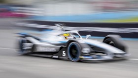 Berapa Kecepatan Mobil Formula E?