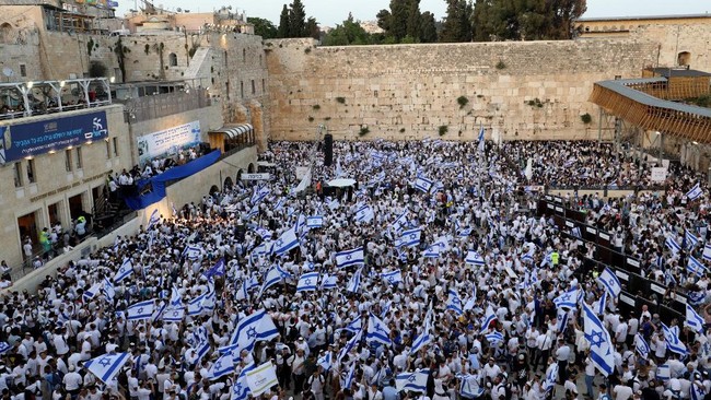 Pawai Bendera Israel adalah peringatan pendudukan Yerusalem Timur yang dianggap warga Palestina sebagai provokasi.
