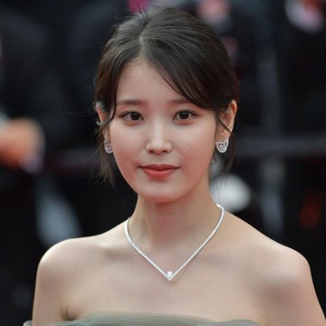 Jadi Sorotan Netizen, Influencer Prancis Ini Tuai Kritikan Usai 'Menabrak' IU di Cannes Film Festival 2022