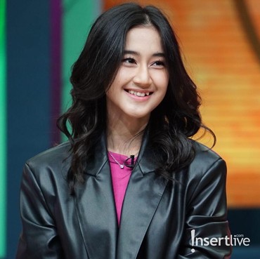 Lirik Lagu Tak Ingin Usai - Keisya Levronka