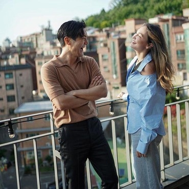 7 Potret Mesra Luna Maya & Choi Siwon, Romantis Bak Drama Korea!