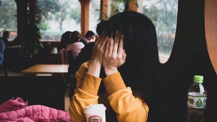 Malu bertemu dengan orang lain/ Foto: pexels/ Pragyan Bezbaruah