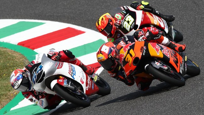 Mario Aji mendapat pujian dari Hiroshi Aoyama setelah finis di posisi ke-13 pada Moto3 Italia 2022 dan menciptakan sejarah baru Indonesia.