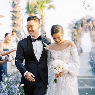 Rayakan Pernikahan di Bali, Maudy Ayunda Tampil Serasi dengan Jesse Choi