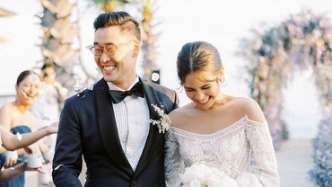 Rayakan Pernikahan di Bali, Maudy Ayunda Tampil Serasi dengan Jesse Choi
