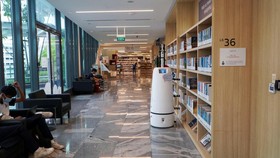FOTO: Robot 'Ngetren' di Singapura, Warga Tetap Rindukan Manusia