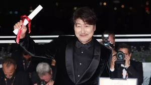 Cetak Sejarah Baru, Song Kang Ho Jadi Aktor Korea Pertama Pemenang Cannes Film Festival 2022