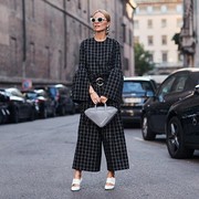 Trik Padu Padan Celana Kulot Hitam untuk Tampil Stylish di Berbagai Kesempatan