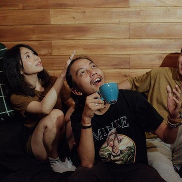 Lirik Lagu Tak Perlu Ada Senja - Suara Kayu feat. Fiersa Besari